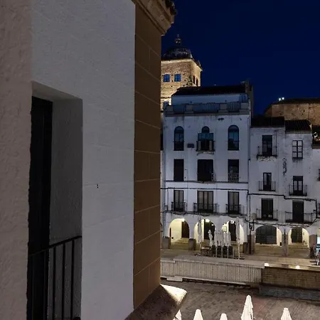 Apartamentos El Patio Plaza Mayor Caceres Exterior photo